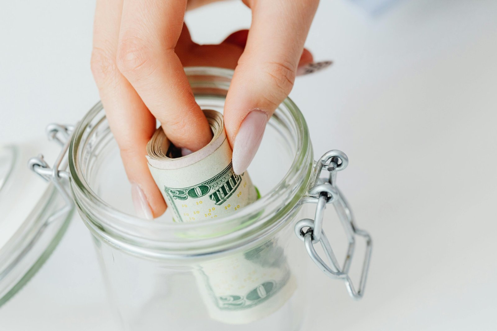 Money Habits That Make a Big Difference (Even If You’re Just Starting Out)