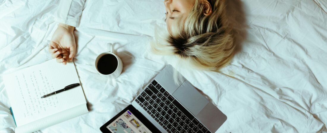 Lazy Girl Side Hustles That Earn $500+/Month