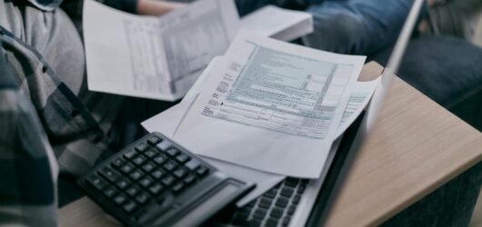 How to Start a Side Hustle Without Quitting Your Day Job