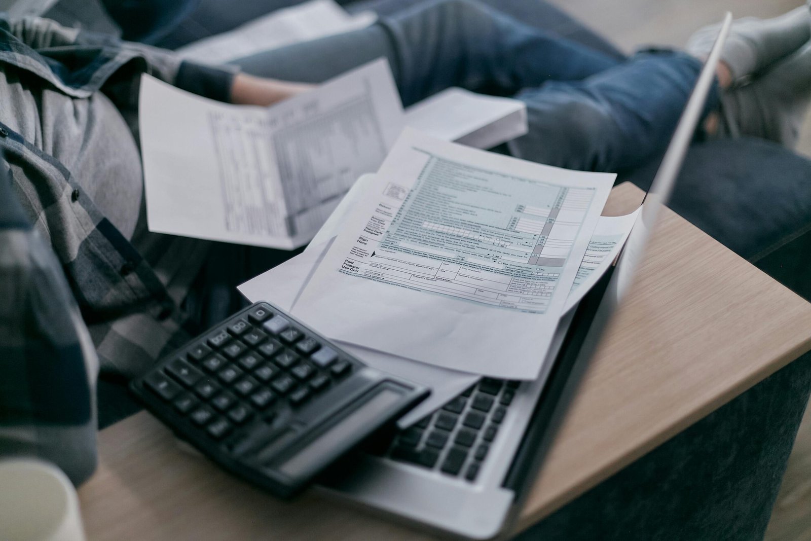 How to Start a Side Hustle Without Quitting Your Day Job
